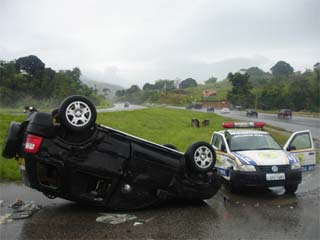 Solange Almeida sofre acidente na BR-101